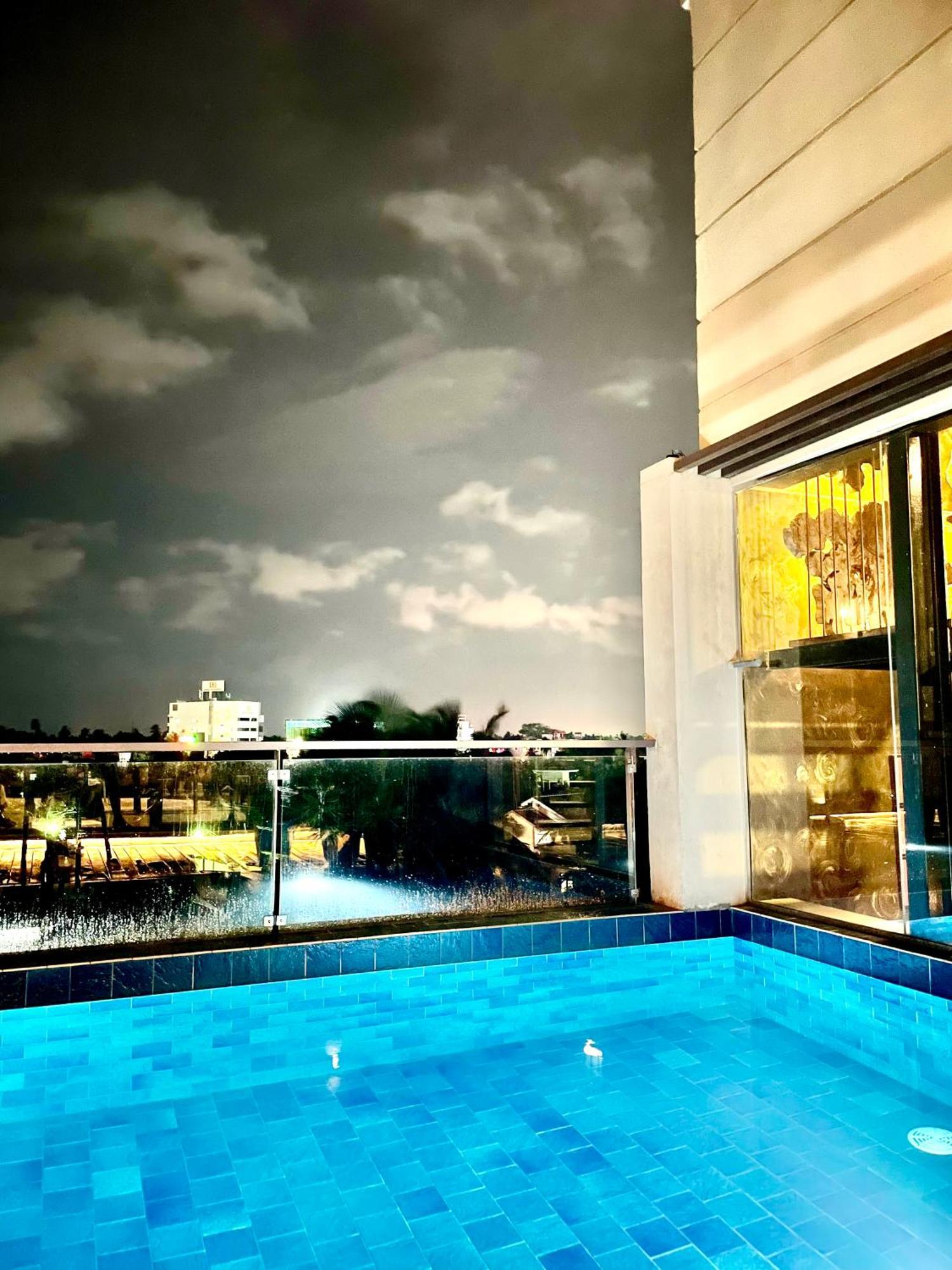 Penton45 - Luxury Penthouse Apartment Negombo Exterior photo